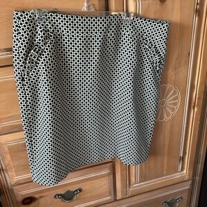 LOFT Black/White woven skirt, size 16.